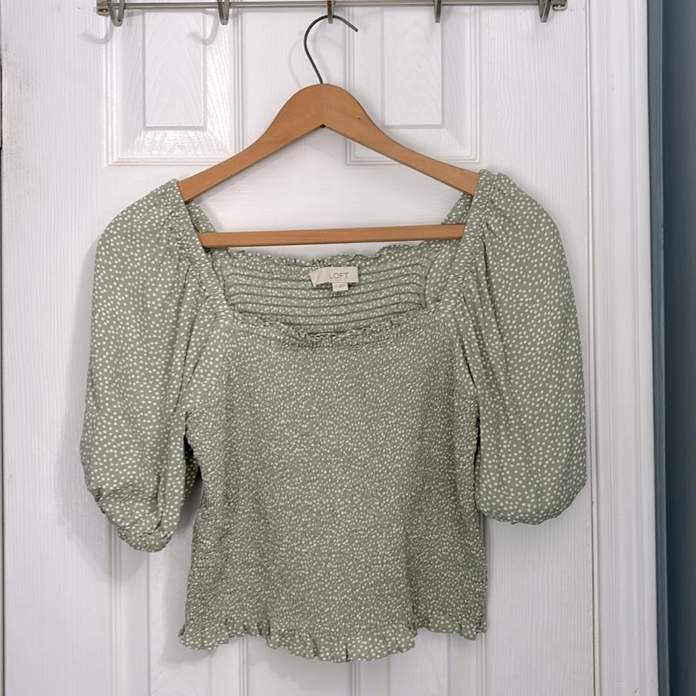 Loft sage green smocked puff sleeve top size small petite